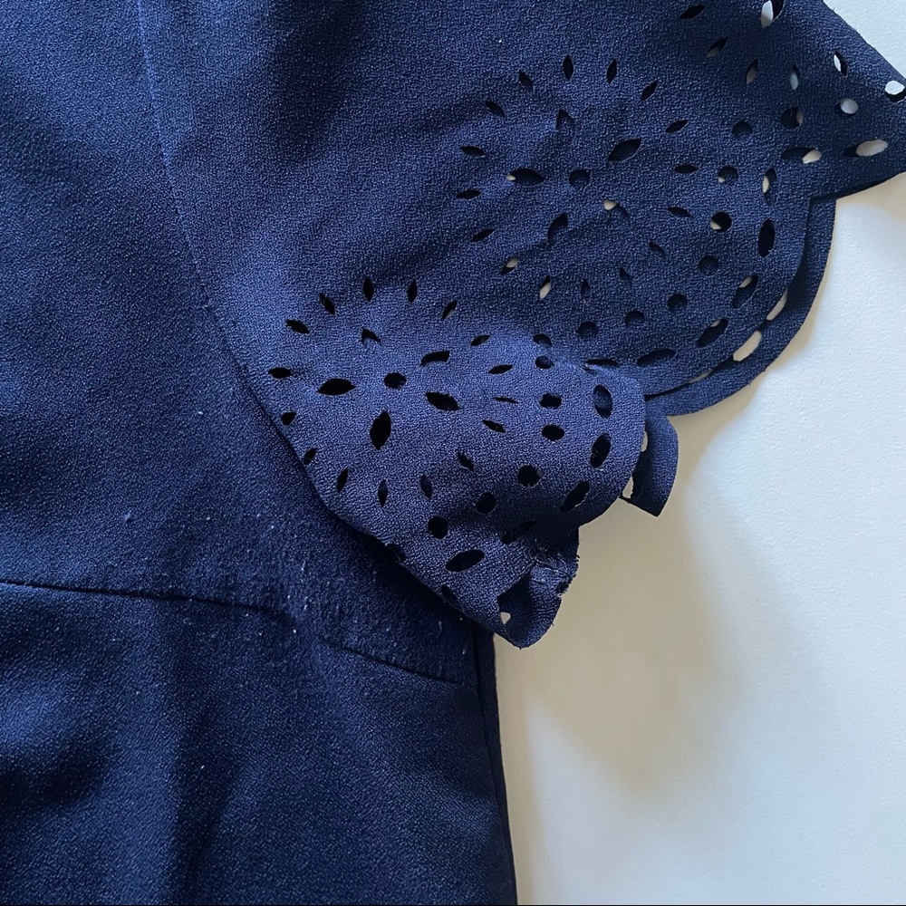 blue patterned top - Picture 4 of 4